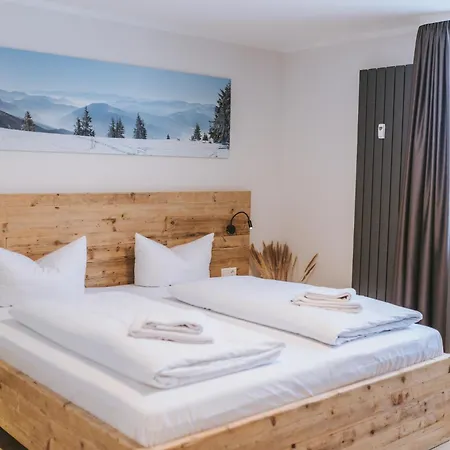 Apartment Schneeglueck Und Schneeliebe Gruppenunterkunft Mit Sauna Und Terrasse Fuer Bis Zu 21 Personen